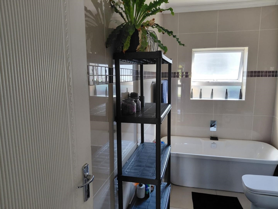 To Let 4 Bedroom Property for Rent in Durbanville Western Cape